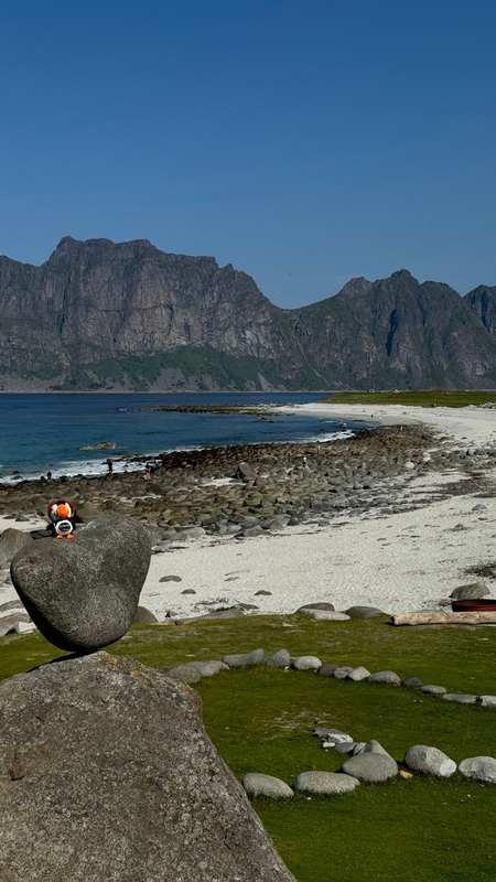 Uttakleiv Beach, Northern Norway — White sandy beach in Lofoten with dramatic coastal landscape, popular for midnight sun and Northern Lights viewing.